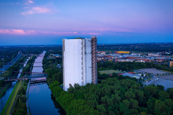 Luftaufnahme des Gasometers mit Rhein-Herne-Kanal