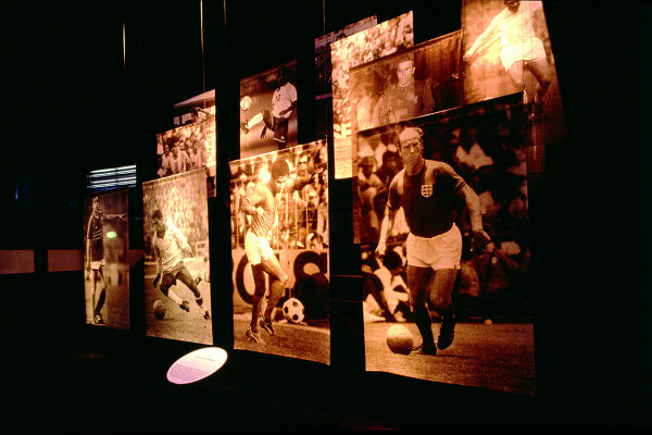 mehrere Fotografien legendärer Fußballer