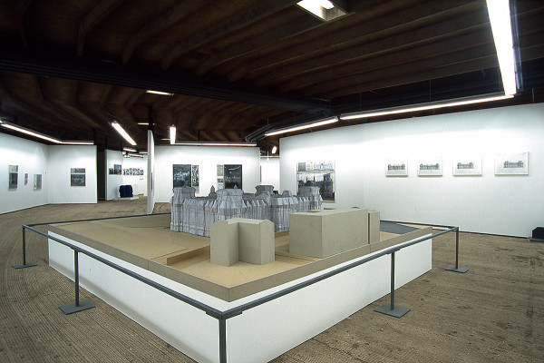 Nachbau des durch Christo verhüllten Reichstags