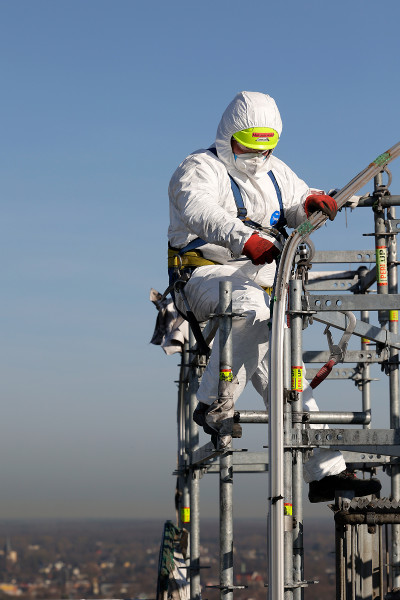 Gerüstbauer bei der Demontage